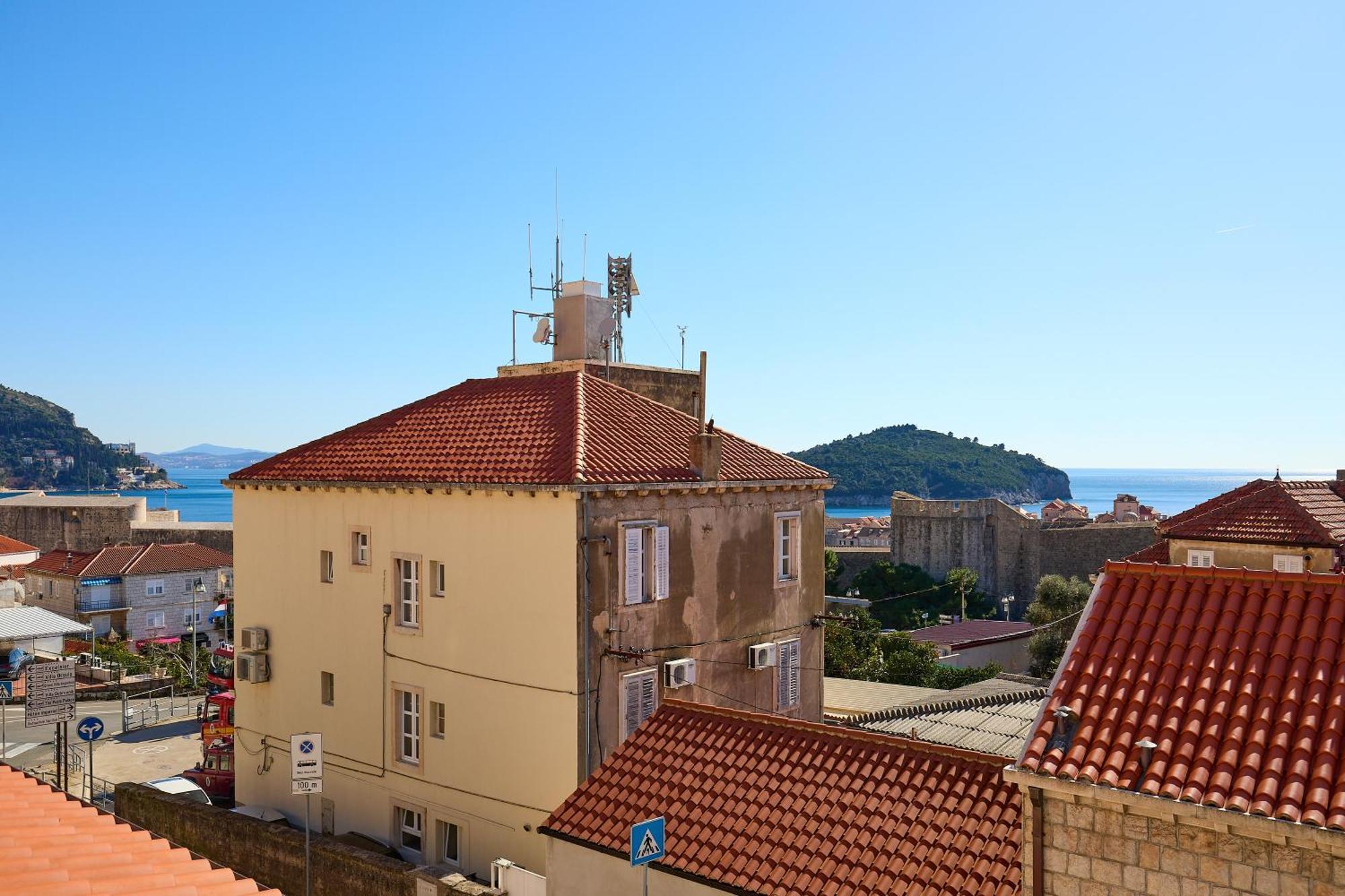 Apartment Iza Grada *